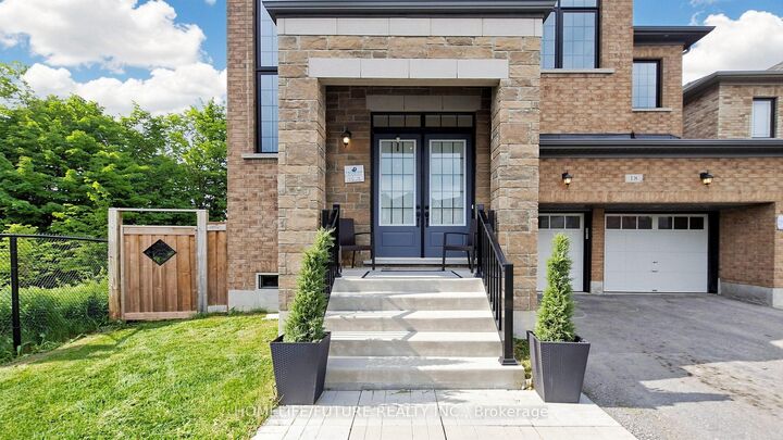 Property Photo: 18 Ken Betz Court ON L4A 4P5
