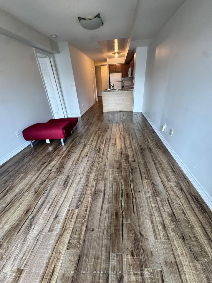 Property Photo: 761 Bay Street 1204 ON M5G 2R2