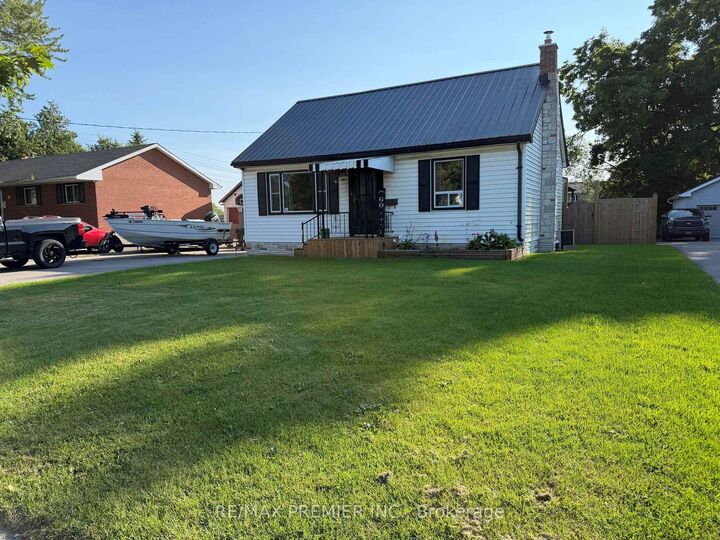 Property Photo:  116 Duke Street  ON L1C 2W2 