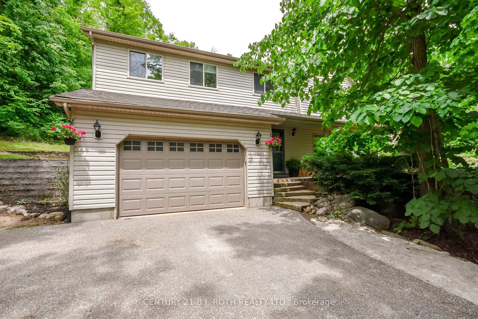 Property Photo: 29 Algonquin Trail ON L0K 1E0