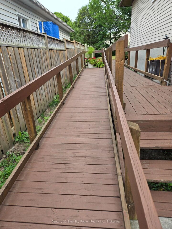 Property Photo: 996 Metcalfe Street ON P1B 2R3