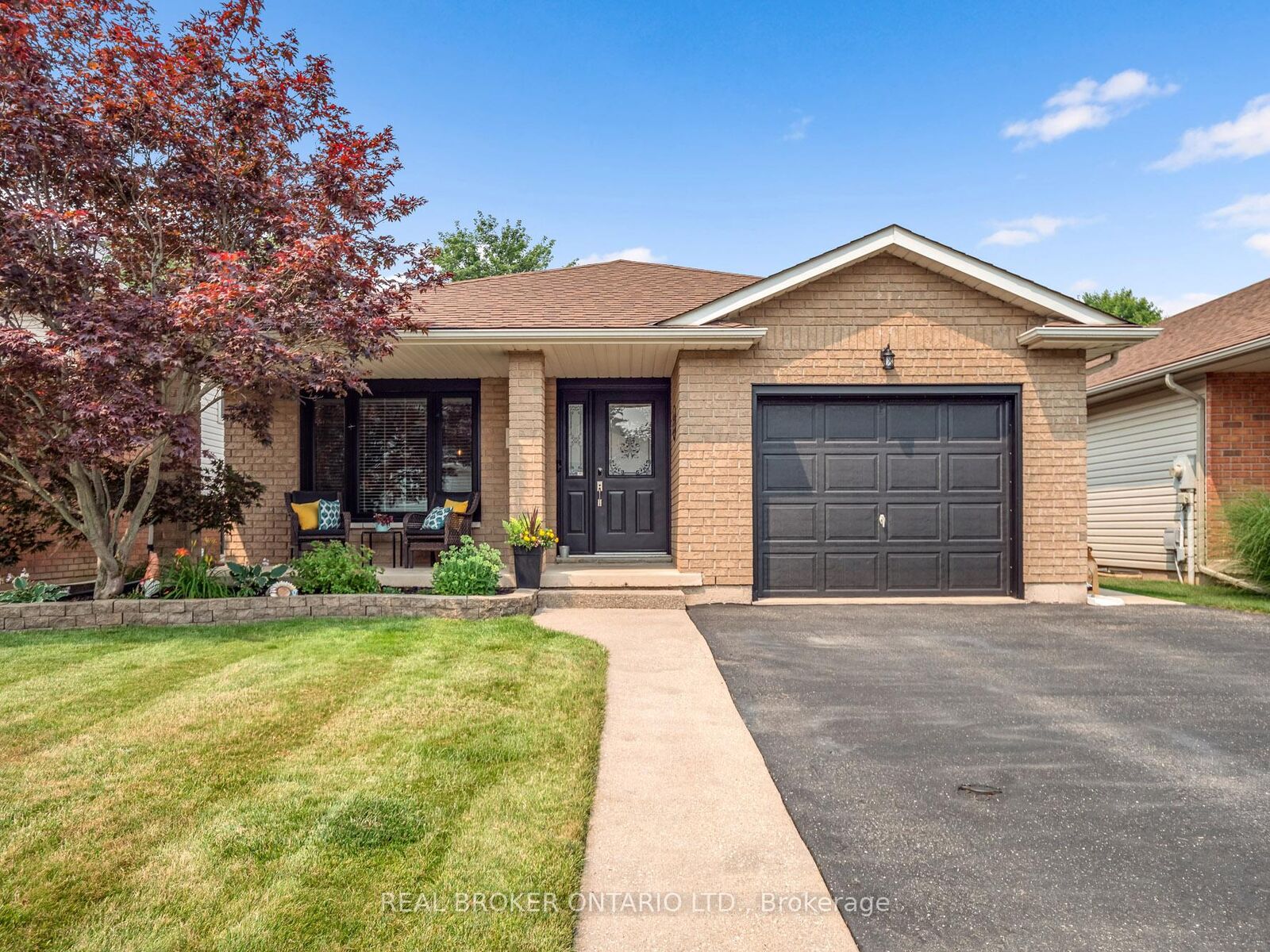 Property Photo: 501 Trillium Avenue ON L3C 7G9