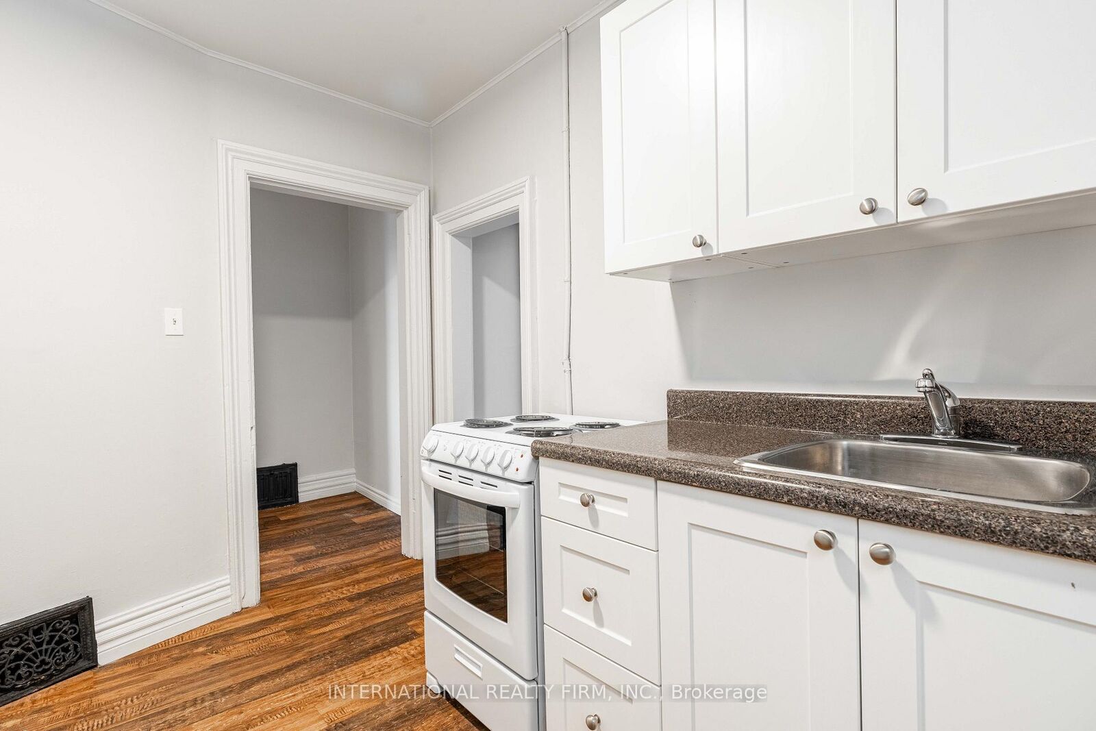 Property Photo:  221 Hamilton Road 3  ON N5Z 1P9 
