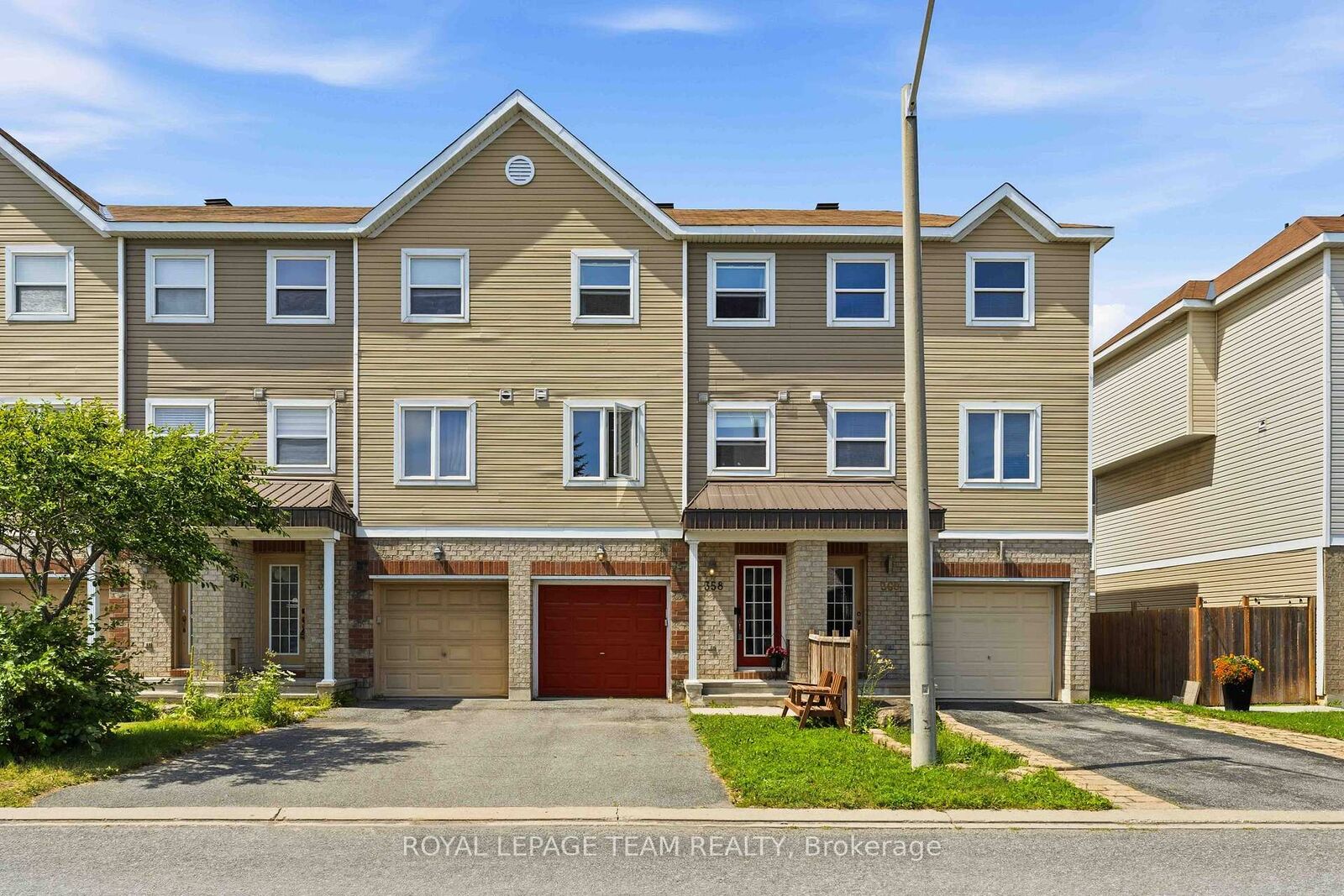 Property Photo: 358 Moffatt Pond Court ON K2J 0C7