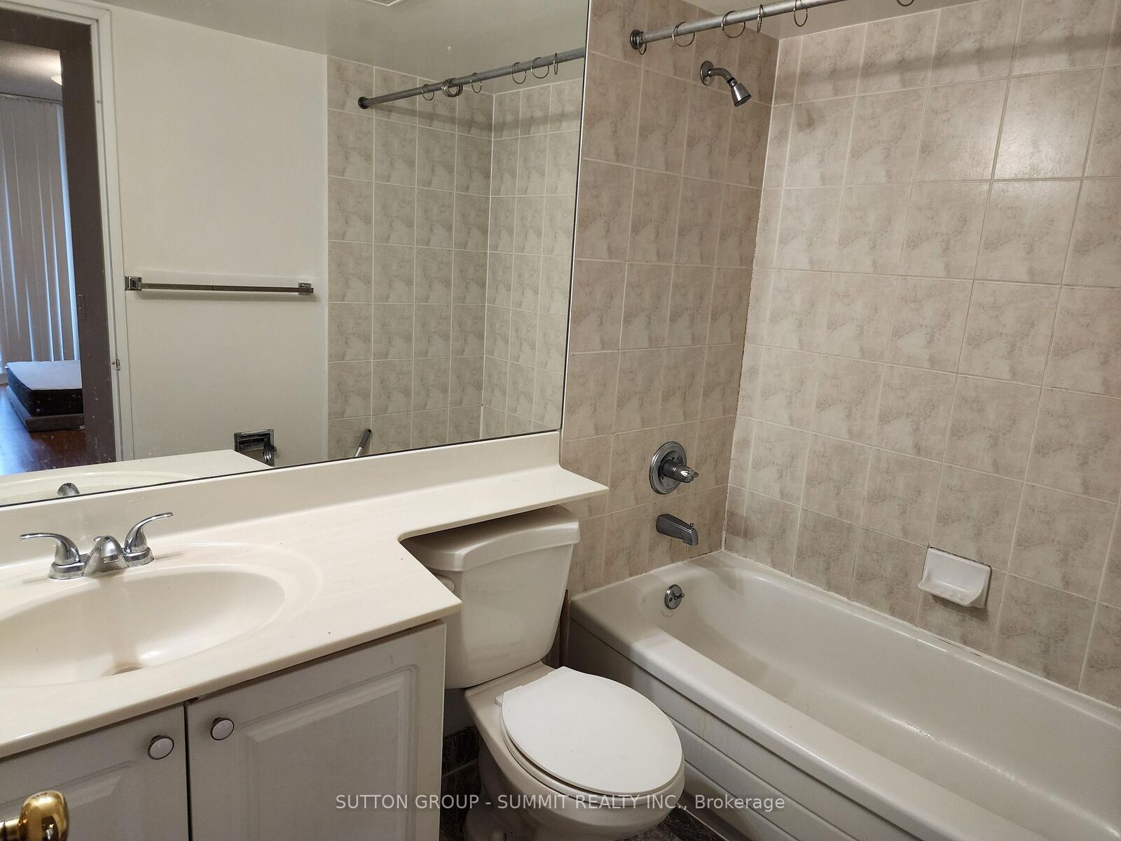 Property Photo: 750 Bay Street 1905 ON M5G 1N6