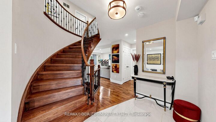 Property Photo: 48 Beatty Crescent ON L4G 5V4