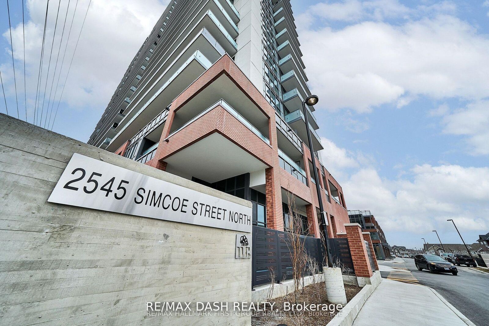 Property Photo:  2545 Simcoe Street N 738  ON L1L 0W3 
