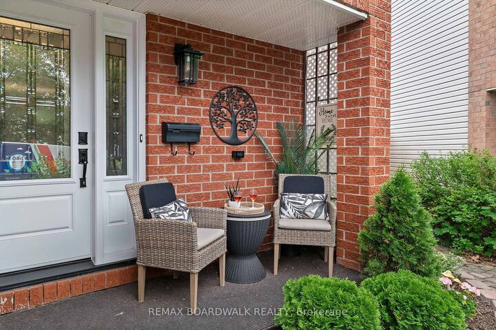 Property Photo: 22 Eagleview Street ON K2M 2R3