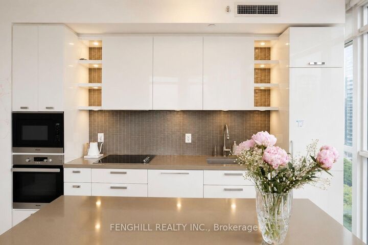Property Photo: 32 Davenport Road 1108 ON M5R 0B5