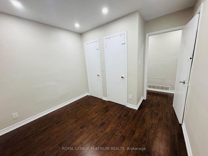 Property Photo:  7073 Magic Court  ON L4T 3A2 