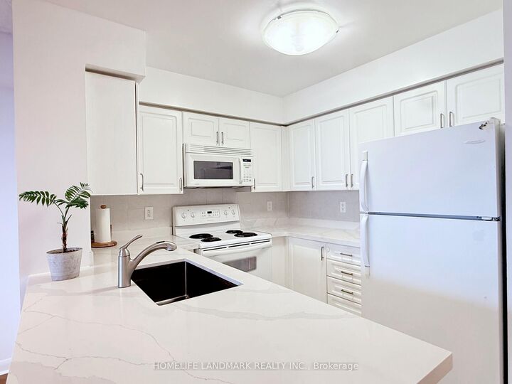 Property Photo: 4968 Yonge Street 2701 ON M2N 7G9