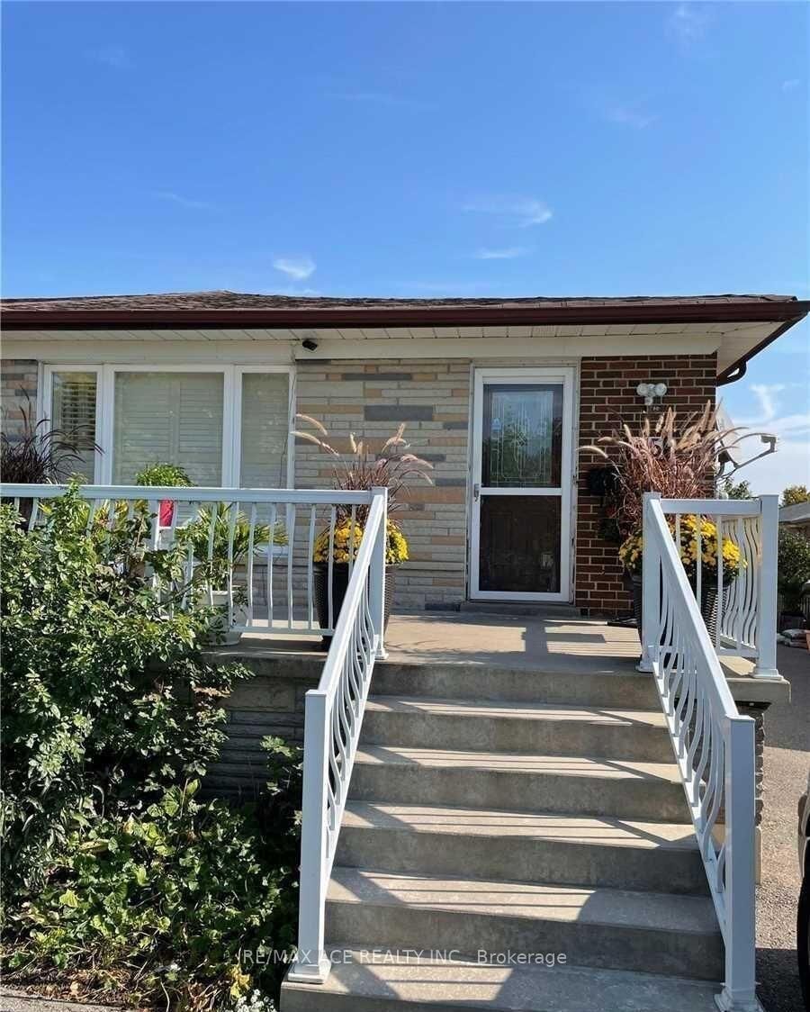 Property Photo:  65 Dellbrook Crescent Bsmt  ON M9L 1E3 