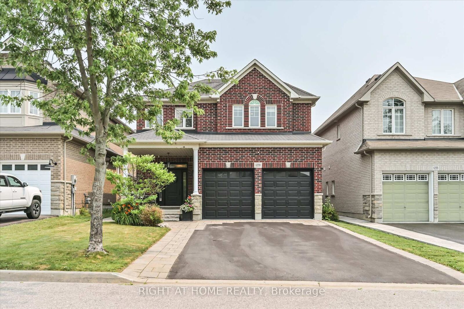 Property Photo: 1259 Aldsworth Crescent ON L1K 0S5