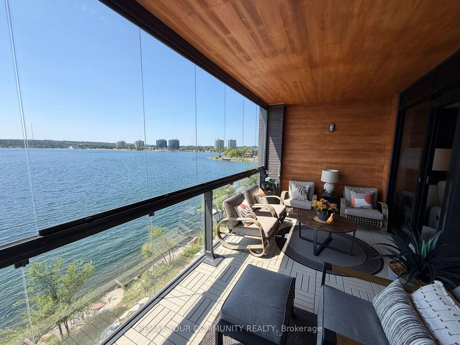 Property Photo: 185 Dunlop Street E 303 ON L4M 0L7