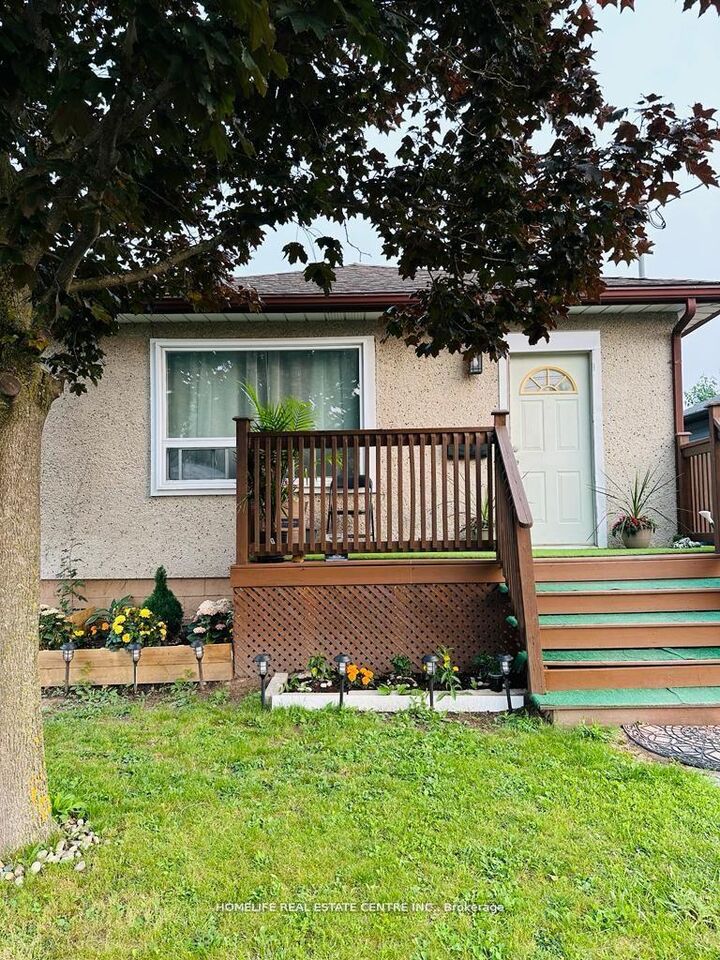 Property Photo: 10 Parkwood Drive ON L2P 1H2