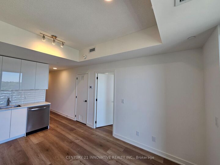 Property Photo: 33 Erie Avenue 807 ON N3S 0K7