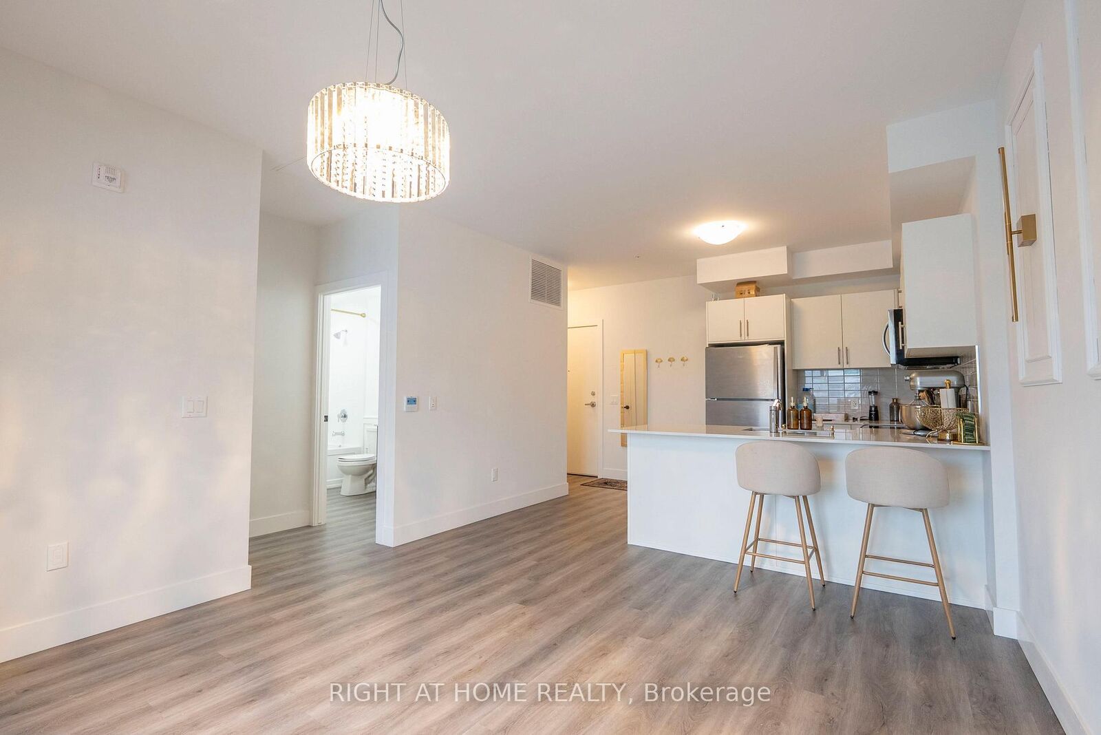 Property Photo: 1000 Lackner Place E 302 ON N2A 0L9