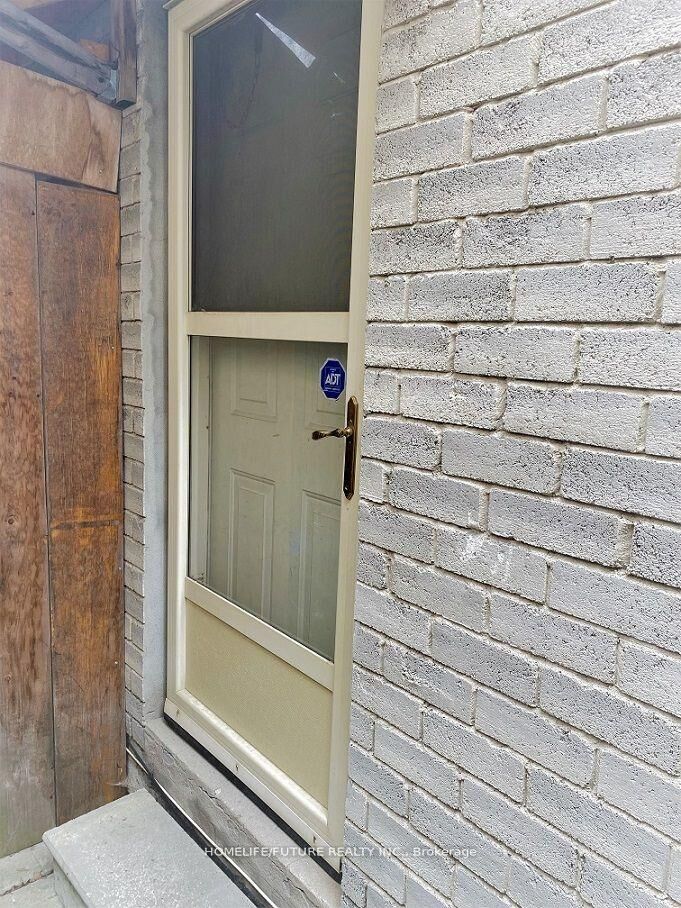 Property Photo: 79 Beckwith Crescent Bsmt ON L3S 1S1