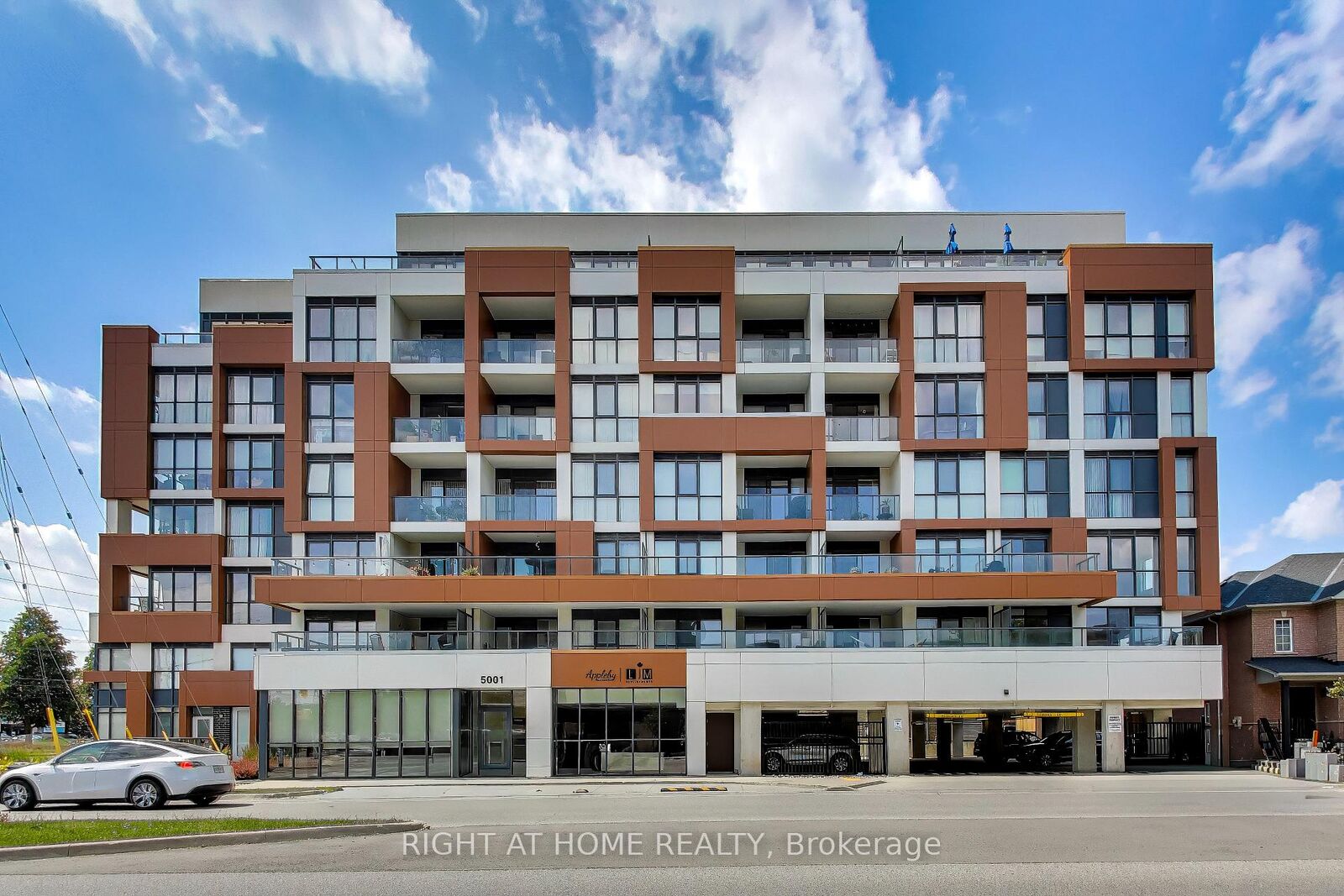 Property Photo: 5001 Corporate Drive 304 ON L7L 0H5