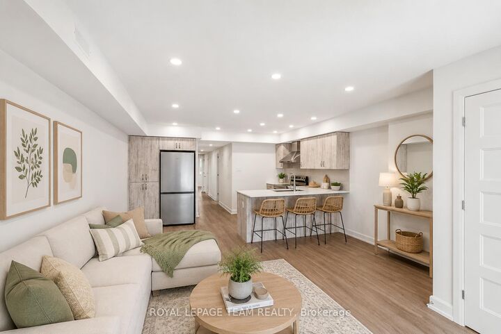 Property Photo:  998 Hollington Street Main  ON K1Z 6K6 