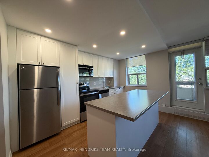 Property Photo: 156 Fitch Street 417 ON L3C 4V6