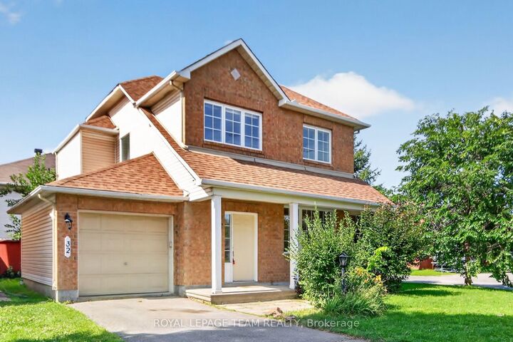 Property Photo: 32 Vistapointe Drive ON K2G 6N3