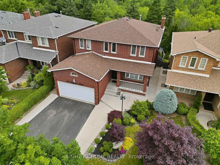 Property Photo: 29 Sunforest Drive ON L6Z 2Z3