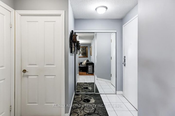 Property Photo: 68 Corporate Drive 526 ON M1H 3G4