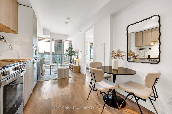 Property Photo:  18 Maitland Terrace 1409  ON M4Y 0H2 