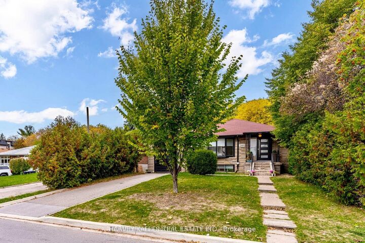 Property Photo: 208 Betty Ann Drive ON M2R 1A7
