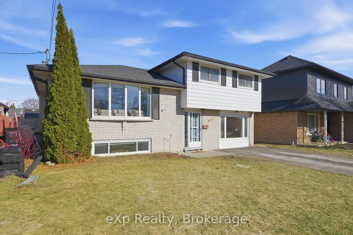 Property Photo: 624 Bayfield Court ON K9A 4P1