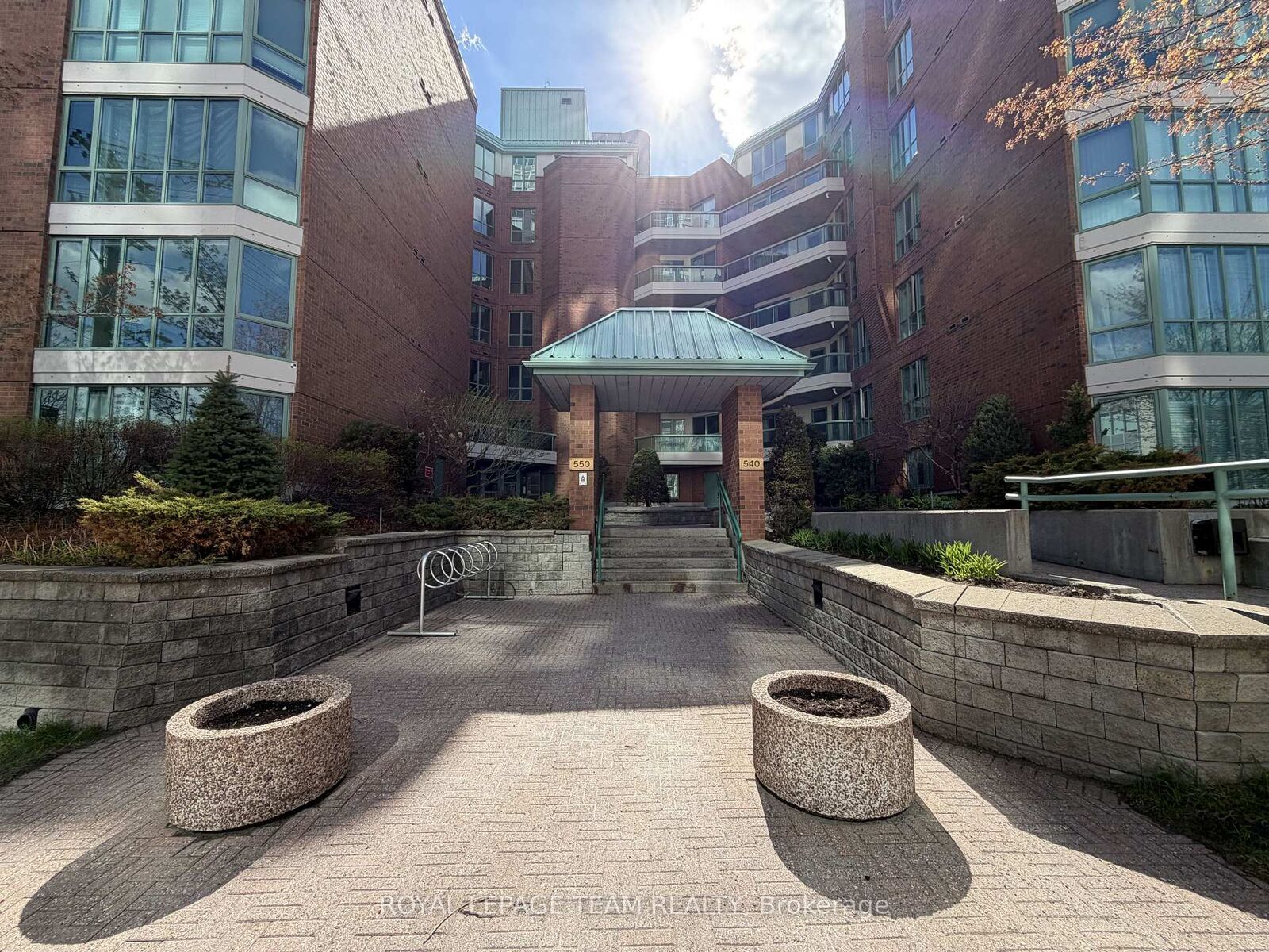 Property Photo:  550 Cambridge Street S 102  ON K1S 5N3 