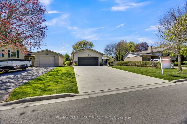 Property Photo: 27 Bartlett Crescent ON N6K 1W3