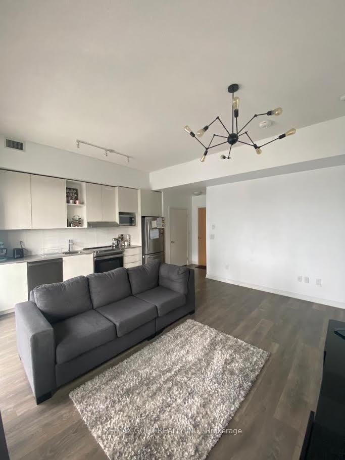 Property Photo:  2520 Eglinton Avenue W 1404  ON L5M 0Y4 