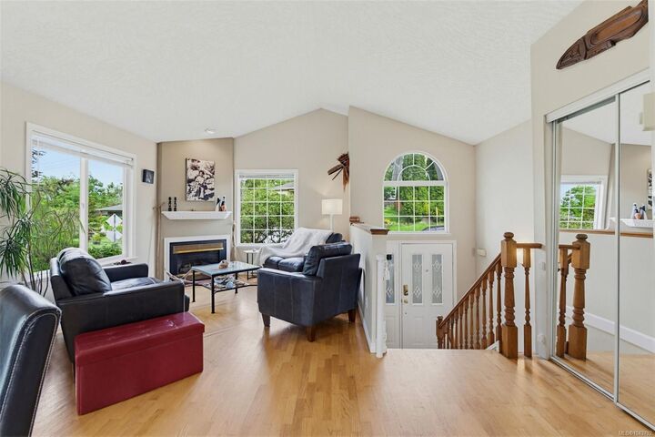 Property Photo: 840 Tillicum Rd BC V9A 1Z7