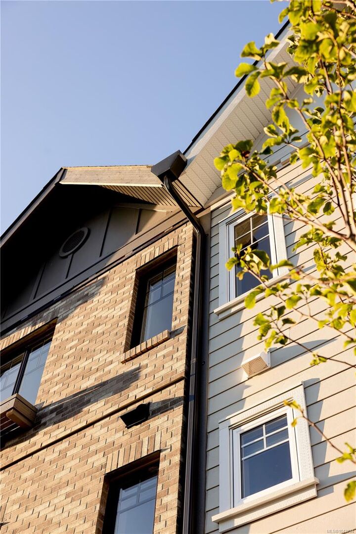 Property Photo: 3230 Glendale Pl #105 BC V9B 1Y2