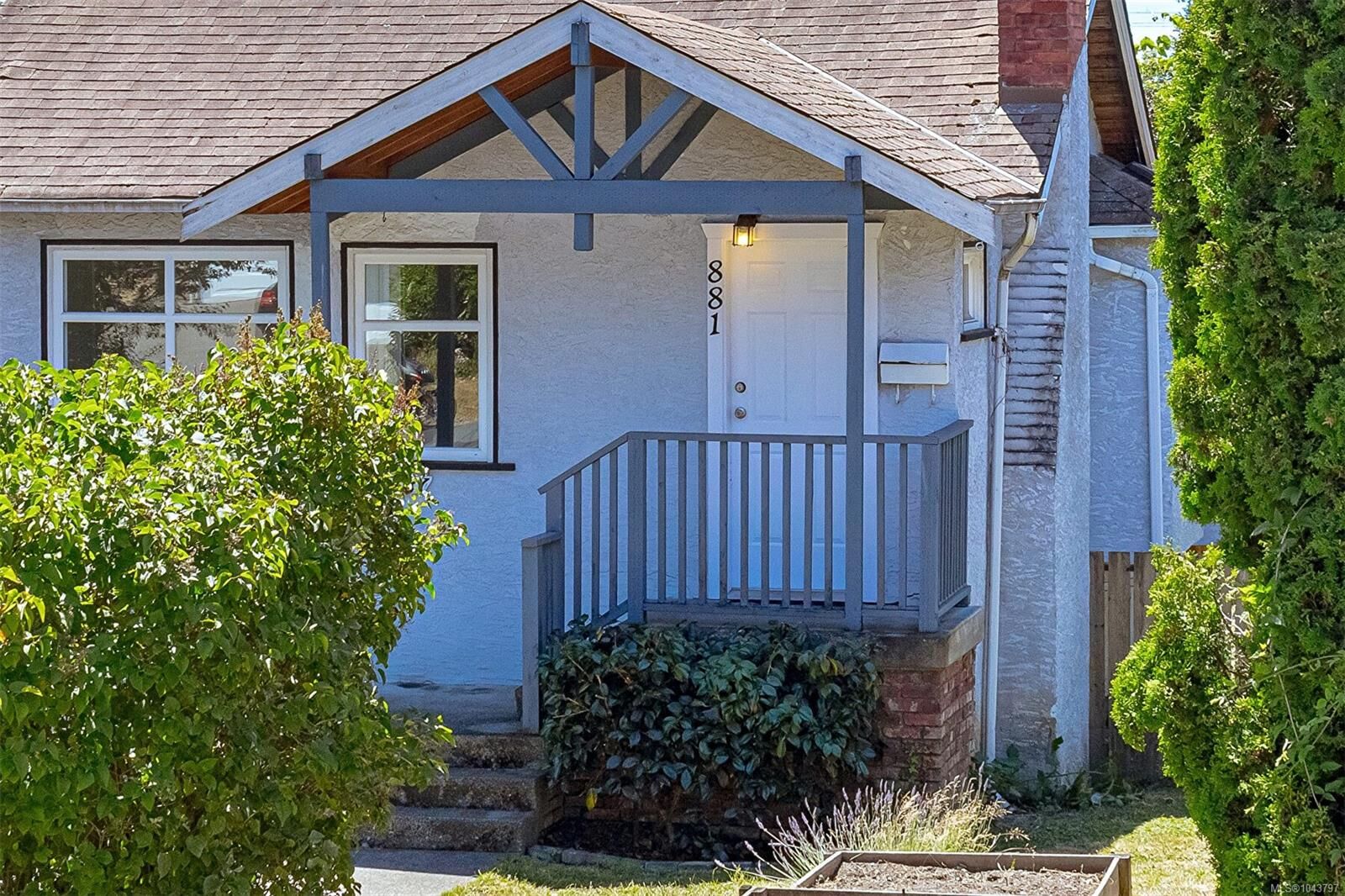 Property Photo: 881 Leslie Dr BC V8X 2Y3