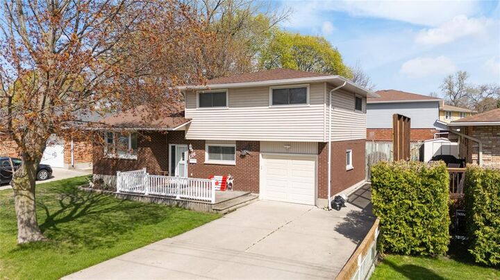Property Photo: 1126 Cathcart Boulevard ON N7S 2H5