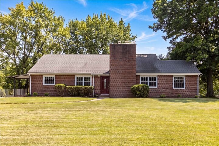 Property Photo:  407 Vineyard Dr  PA 15044 