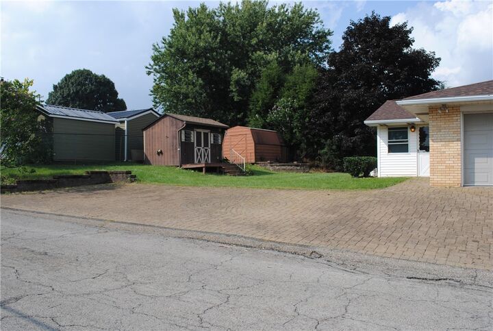 Property Photo: 500 Morningside Dr PA 15068