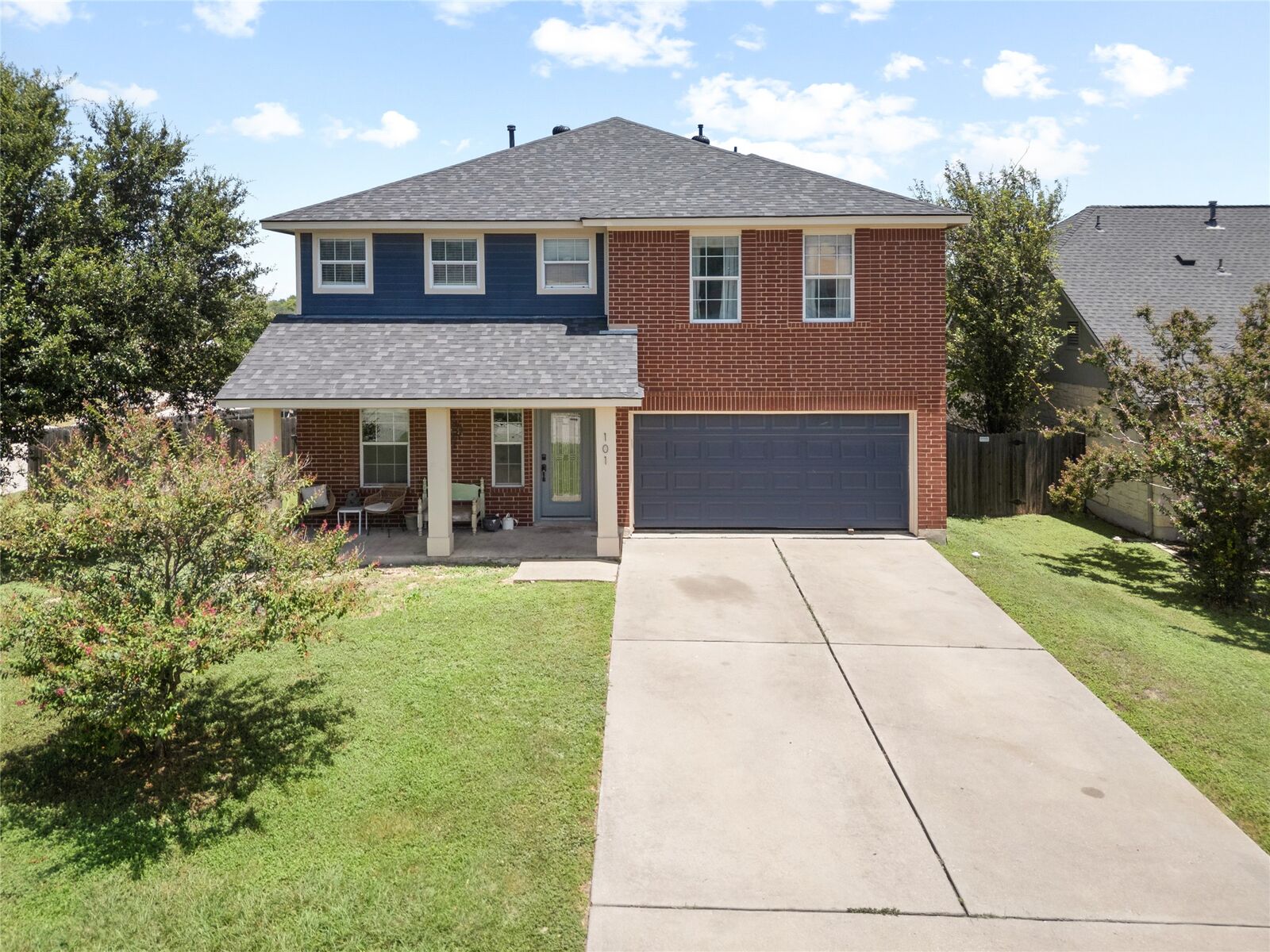 Property Photo: 101 Toby Trail TX 78634