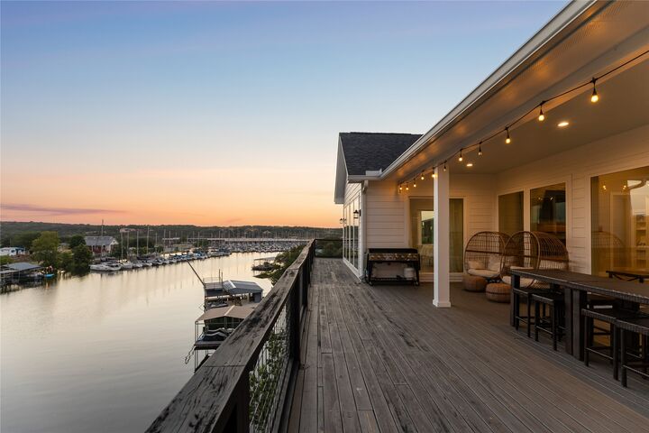 Property Photo: 16323 Lake Loop TX 78734