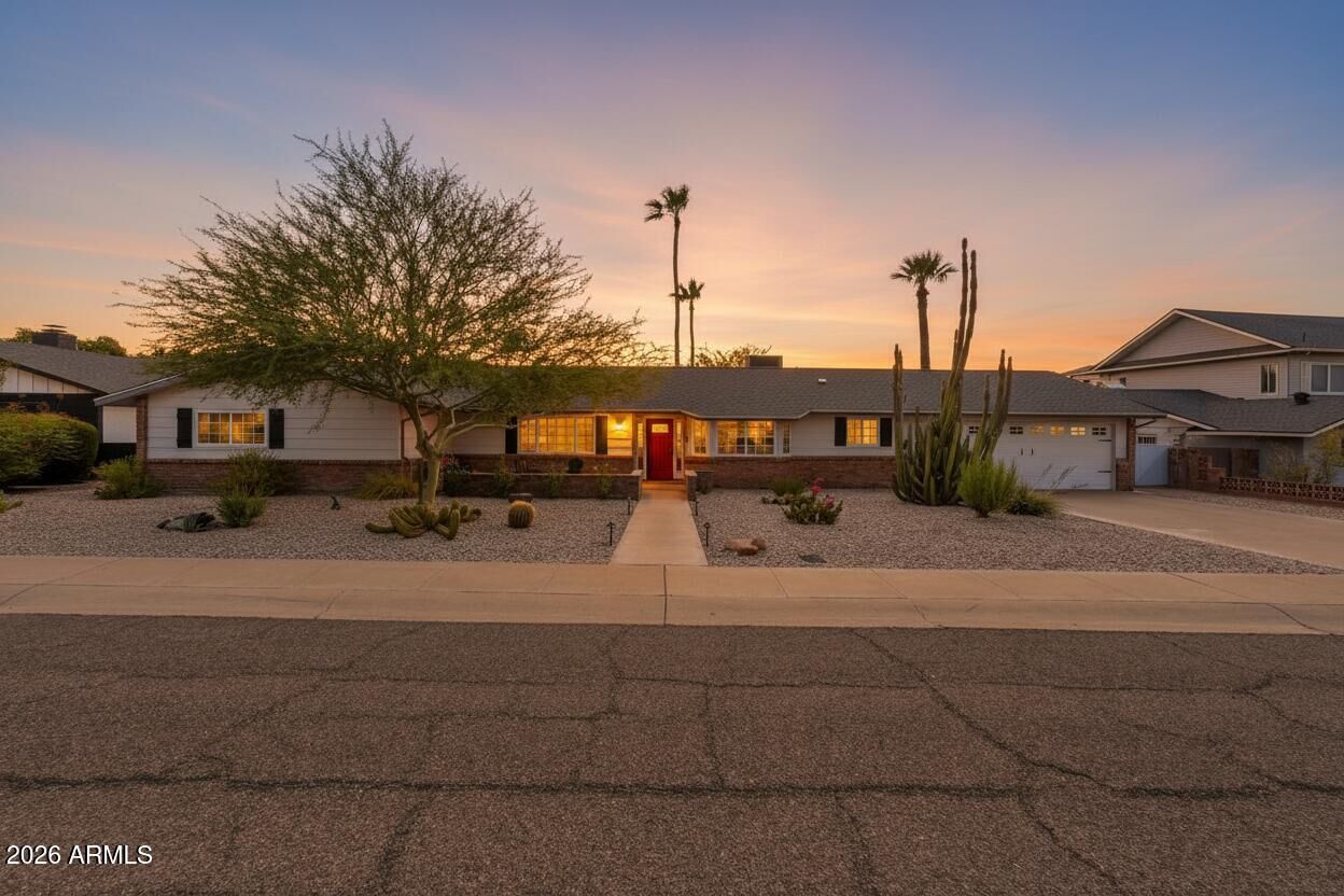 Property Photo: 2019 E Flynn Lane AZ 85016