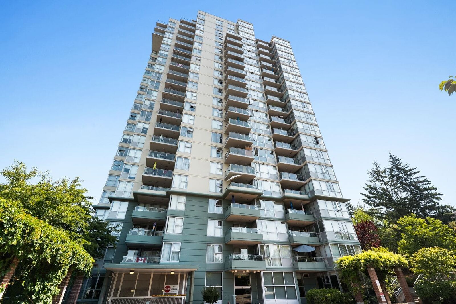 Property Photo:  295 Guildford Way 902  BC V3H 5N3 