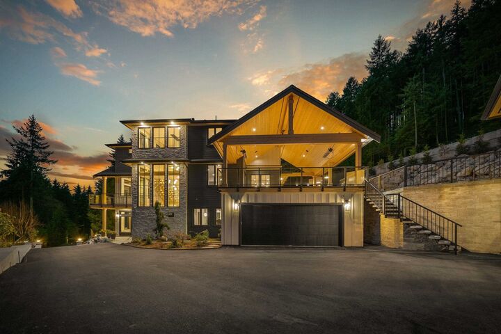 135 Oak Court — photo 1