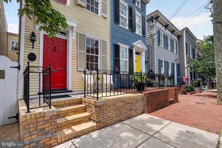 Property Photo:  415 S Lee Street  VA 22314 