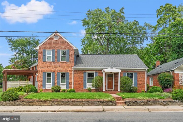 Property Photo: 16 E Braddock Road VA 22301