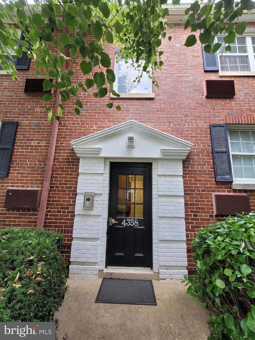 Property Photo: 4358 N Pershing Drive 43582 VA 22203