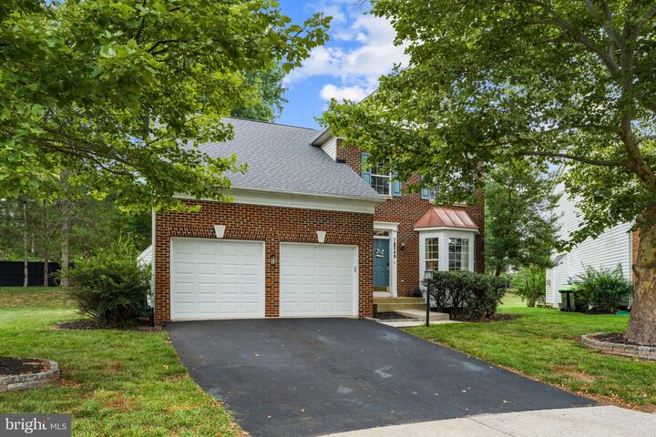 Property Photo: 18240 Oak Lake Court VA 20176