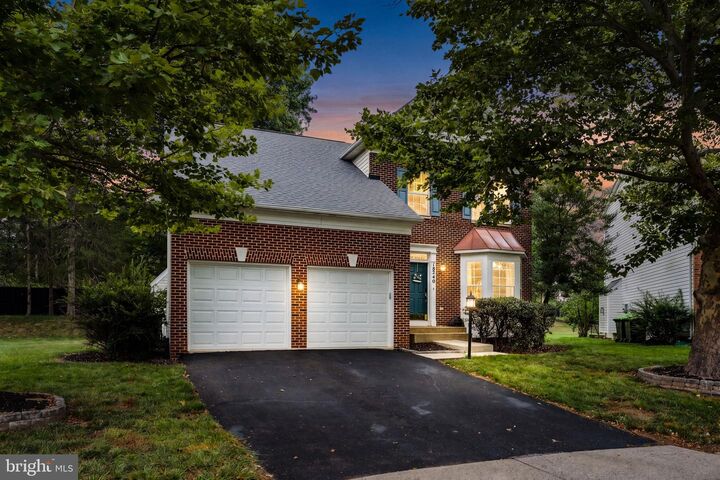 Property Photo:  18240 Oak Lake Court  VA 20176 